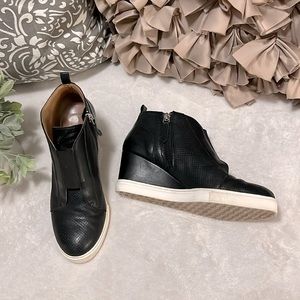 Linea Paolo Wedge Perforated Black Leather Zipper Sneaker Ankle Booties Sz 7.5